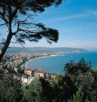 Ξενοδοχείο Royal Esplanade 3*