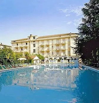 Royal Esplanade Ξενοδοχείο 3*