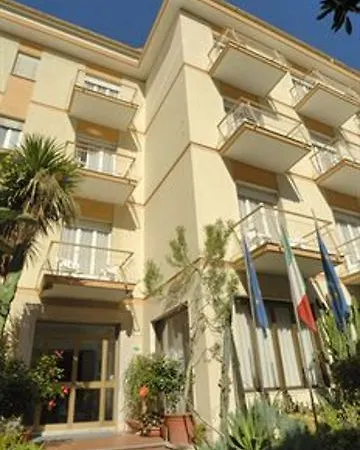 Royal Esplanade 3*